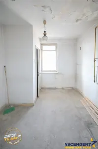 FILM! 2 camere decomandat, Central Covasna, balcon generos, priveliste deschisa, potential excelent de renovare - foto 5