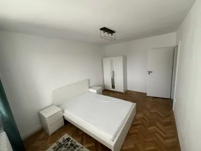 Inchiriez ap .80 mp , decomandat 3 camere , doua bai , cartierul grigoresc .. et 3 , - foto 2