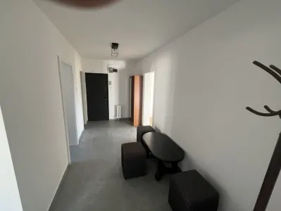 Inchiriez ap .80 mp , decomandat 3 camere , doua bai , cartierul grigoresc .. et 3 , - foto 6
