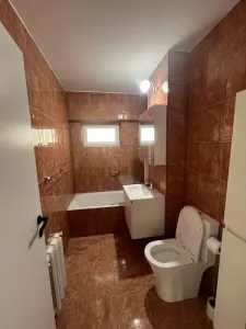 Inchiriez ap .80 mp , decomandat 3 camere , doua bai , cartierul grigoresc .. et 3 , - foto 7