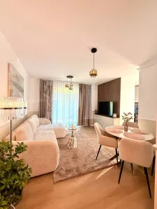 Apartament a cheie / trei camere / Zona Tineretului - Floresti