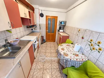 Apartament de vanzare 3 camere, 73 mp, 2 băi, mobilat și utilat, fără risc seismic – B-dul Socola - foto 12