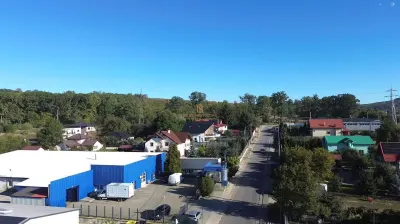 Investitie | Două hale de vânzare în Suceava | 2.282 mp | 8.984 mp teren | 3 căi de acces | Acces TIR | 2.100.000 Euro + TVA | Comision 0% - foto 4
