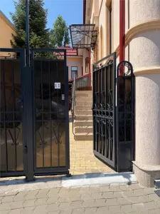 Victoriei - Titulescu , Vila D+P+M, nemobilata - foto 3