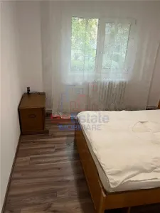 Apartament cu 3 camere  etajul 1 zona Petru Poni - Pacurari - foto 3