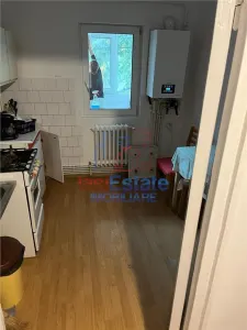 Apartament cu 3 camere  etajul 1 zona Petru Poni - Pacurari - foto 7