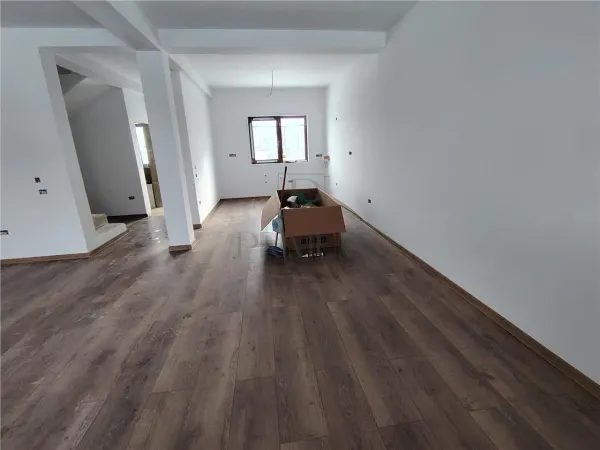 Casă 4 camere Moșnița Veche - poza 3