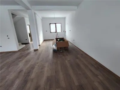 Casă 4 camere Moșnița Veche - poza 3