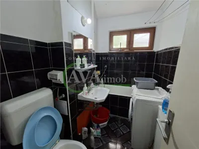Apartament 2 camere semidecomandat,cu centrala, zona Piata Sud - foto 2