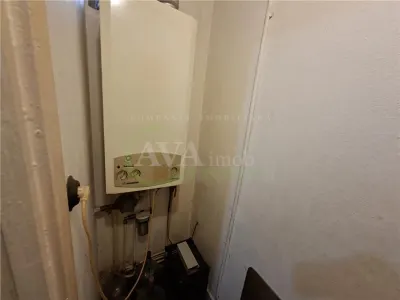 Apartament 2 camere semidecomandat,cu centrala, zona Piata Sud - foto 3
