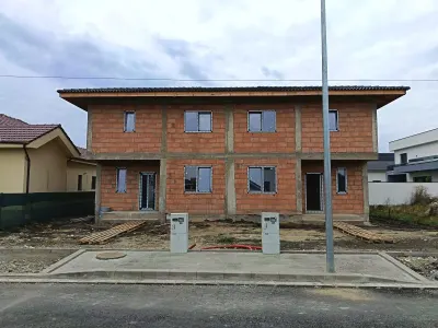 Jumătate de duplex la roșu de vânzare în Giarmata Vii, 129,52 mp utili - Giarmata-Vii
