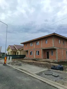 Jumătate de duplex la roșu de vânzare în Giarmata Vii, 129,52 mp utili - foto 3