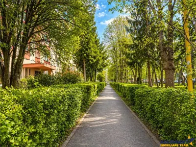 Decomandat si renovat, cu vedere spre gradina, Centrul Civic, Brasov - Brasov