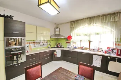 Apartament spatios cu doua camere de inchiriat la casa - foto 7