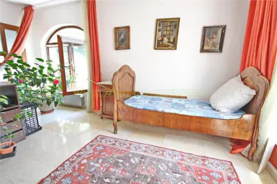 Corp de casa cu doua camere de inchiriat - foto 16