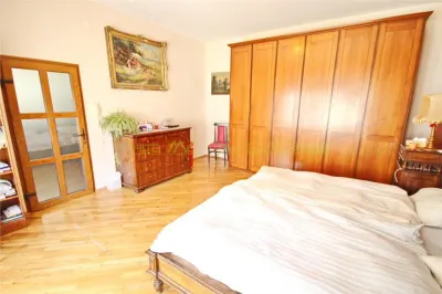 Corp de casa cu doua camere de inchiriat - foto 4