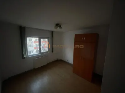 zona Dacia - Decomandat Apartament cu 3 camere - foto 8