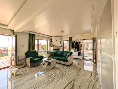 Casa 3 camere cu ciubar si curte, Voronet + Parcare - foto 2