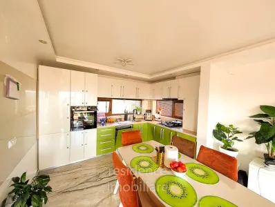 Casa 3 camere cu ciubar si curte, Voronet + Parcare - foto 4
