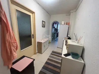 Apartament 2 camere decomandat si balcon etaj 1 zona Rahova - foto 12