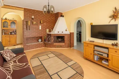 MDI casa cu spatiu comercial in Marghita - Marghita