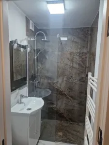 Garsoniera renovata complet, Etaj 3/4, Tractorul,Brasov - foto 4