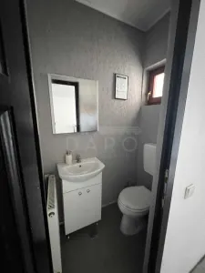 De închiriat – Spațiu ideal pentru salon beauty, clinică sau birouri - foto 6
