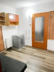 BLASCOVICI - 1 CAM  - MOBILAT - UTILAT - ZONA LINISTITA - foto 3