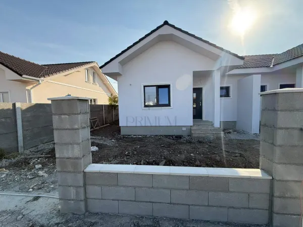 Casă 3 camere Moșnița Veche - poza 2