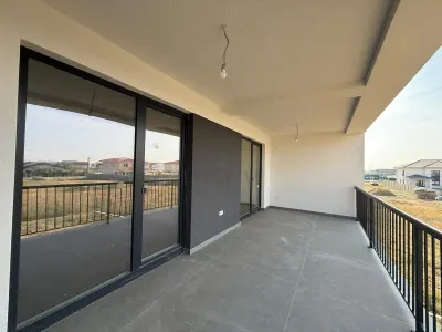 Apartament spațios cu 3 camere și terasă generoasă | Moșnița - foto 5