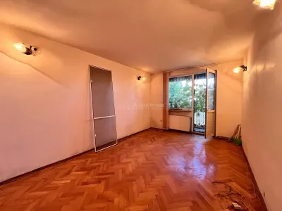 Lugoj, Ap., 2 Cam., 50 Mp., Et., Parter Inalt, Decomandat, Central, Aproape de Catedrala - foto 2