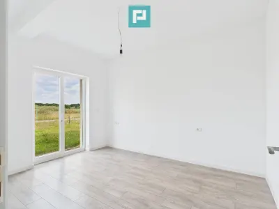 Apartament 3 camere | Grădină 70 mp | Torontalului - foto 2