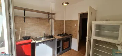 Apartament 2 camere et.1 pe B-dul Revolutiei, zona Banca ING Podgoria - Arad