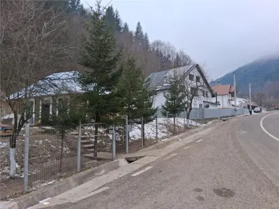 Casa batraneasca si teren intravilan, Izvorul Muntelui, Neamt - foto 4