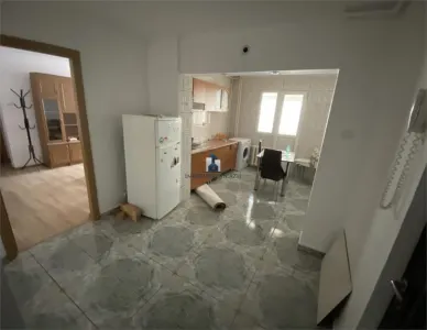 Inchiriere Apartament 2 Camere Semidecomandat Pta. Sudului - foto 2