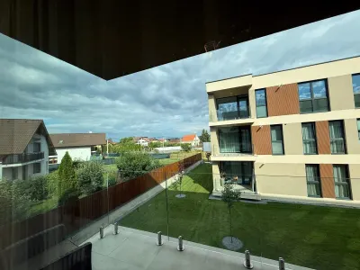 Inchiriez apartament cu 2 camere , bloc nou - foto 11
