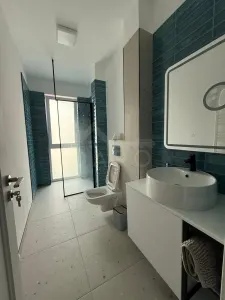 Inchiriez apartament cu 2 camere , bloc nou - foto 5