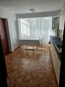 Inchiriez apartament cu 2 camere decomandat in zona P-ta Marasti. - foto 2