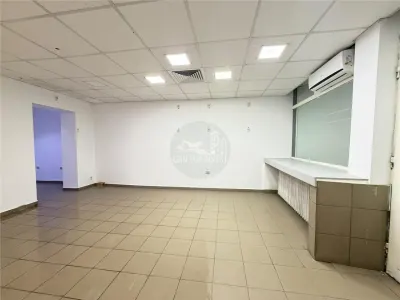 Spatiu comercial zona Luptei - foto 3