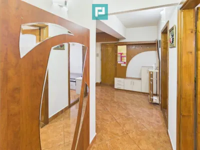 Apartament 3 camere de inchiriat - 360 €/lună - foto 2