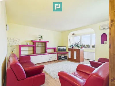 Apartament 3 camere de inchiriat - 360 €/lună - foto 3