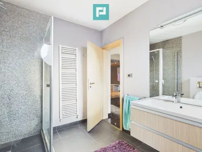 Casă de vânzare- 490 mp in Grigorescu /Oradea - foto 8