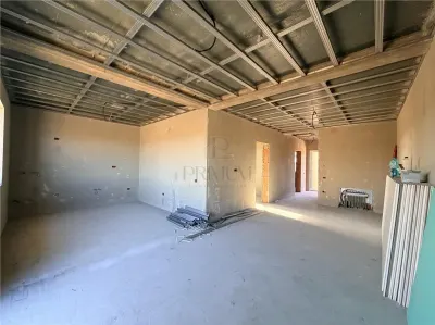 Duplex pe plan - 2 bai - canalizare - foto 2