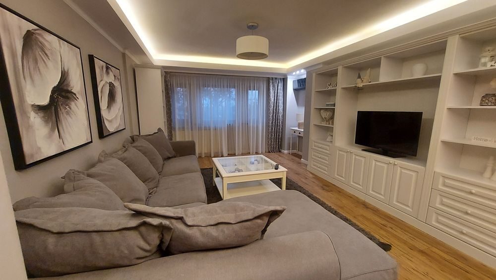 Vand apartament 3 camere Bd Libertatii - Bucuresti