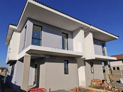Duplex individual - personalizare interioara - zona buna - Mosnita Noua