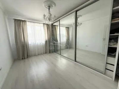 Apartament 3 camere 3 balcoane 2 locuri de parcare zona Selimbar - foto 3