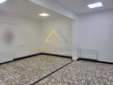 Spatiu comercial de închiriat Str Victoriei - foto 4