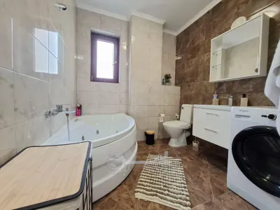 Apartament 3 camere decomandat, capat Cug Valea Adanca, bloc  2022, etaj 1, baie cu geam, parcare privata, liber - foto 12
