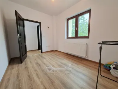 Apartament 3 camere decomandat, capat Cug Valea Adanca, bloc  2022, etaj 1, baie cu geam, parcare privata, liber - foto 13