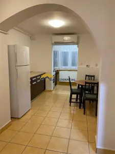Metrou Aparatorii Patriei-apartament 3 camere cu centrala termica proprie - Bucuresti